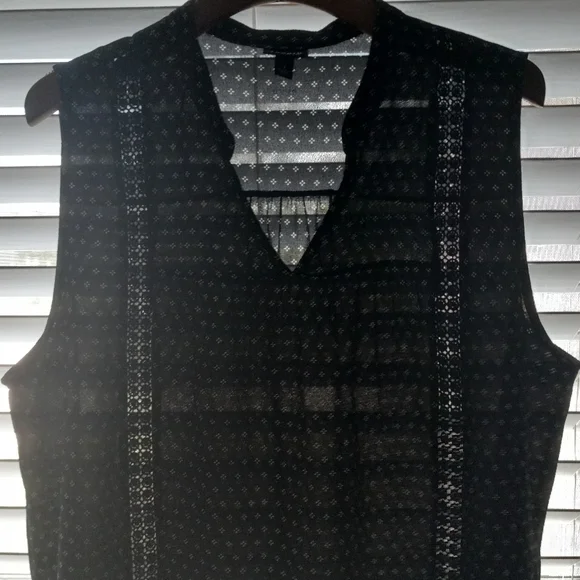 Torrid 2X V-Neck Crocheted Trim Sleeveless Tunic Top Plus - Picture 11 of 15